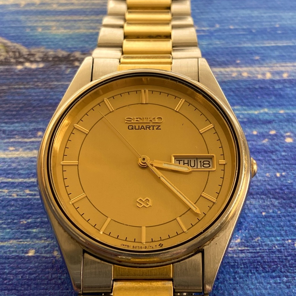 SEIKO SQ DAY DATE PIE PAN DIAL 5G23-8059 SILVER CASE GOLD DIAL TUTONE BRACELET